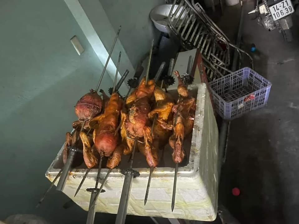 Loạt ảnh này được một tài khoản facebook đăng tải, ban đầu được chia sẻ ở 1 hội nhóm ở Quảng Ninh, hiện tại được chia sẻ rộng rãi trong nhiều hội nhóm lớn.