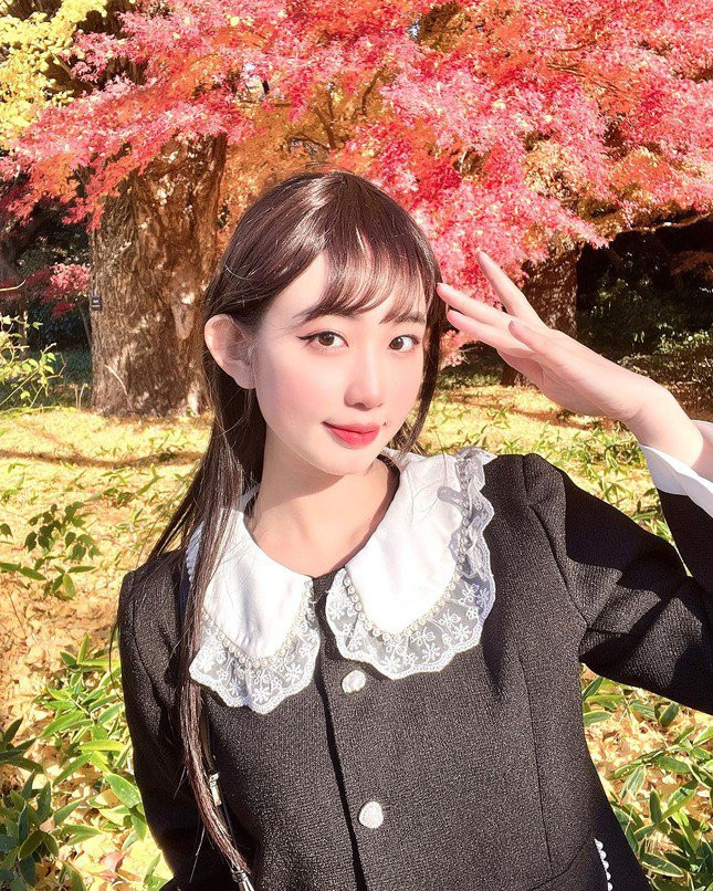 Trang Nhung khởi đầu giấc mơ phi công bằng khóa học cơ bản tại Trường Đào tạo phi công Royhle Aviation Academy, sau đó vượt qua các bước tuyển chọn khắt khe của Bamboo Airways để theo đuổi chương trình đào tạo trên máy bay phản lực Embraer.