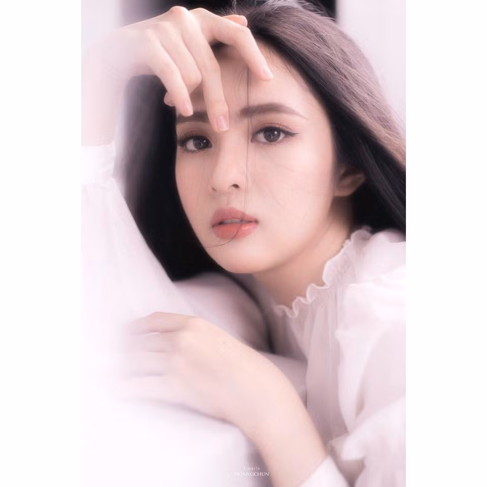 Ái Phi chia sẻ: "Em mơ ước muốn thành công trong các lĩnh vực có liên quan đến ngành luật hoặc doanh nhân, nhưng vẫn hi vọng có thể theo đuổi đam mê nghệ thuật."