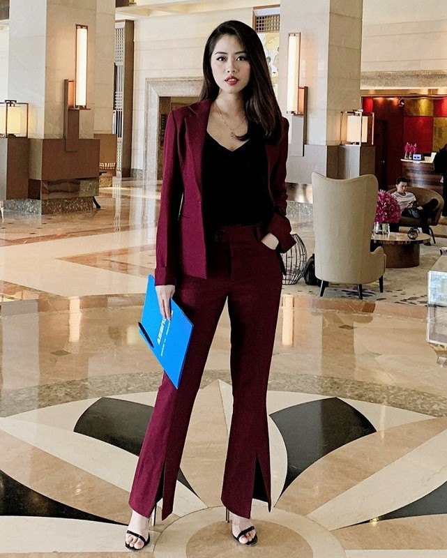 Nguyễn Nhị Lan Nhi (sinh năm 1998) hiện là sinh viên khoa Báo chí và Truyền thông của Đại học Khoa học Xã hội và Nhân văn - Đại học Quốc gia TP HCM.