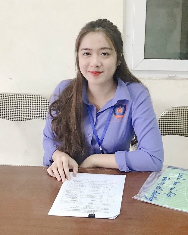 Đặng Lê Quỳnh Giang hiện là sinh viên lớp K5E, khoá 5, Đại học Kiểm sát Hà Nội. Với niềm đam mê ngành luật, Giang đã chọn ngôi trường này làm nơi theo học.