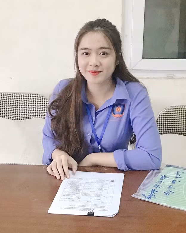 Đặng Lê Quỳnh Giang hiện là sinh viên lớp K5E, khoá 5, Đại học Kiểm sát Hà Nội. Với niềm đam mê ngành luật, Giang đã chọn ngôi trường này làm nơi theo học.