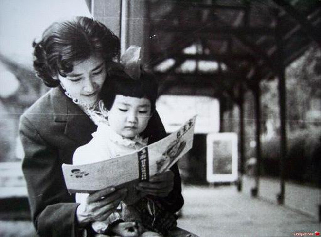 Ngày nay, 90% con gái trước khi chụp ảnh đều phải mất cả tiếng đồng hồ để trang điểm thật lồng lộn rồi sử dụng đủ các loại phần mềm chỉnh sửa cho thật lung linh. Bởi thế mà có nhiều trường hợp nhan sắc thật và ảo khiến người xem muốn "tự tử" vì quá khác nhau. Mỹ nữ trên mạng đôi khi lại sở hữu nhan sắc quá ư là tầm thường bên ngoài mà thôi.