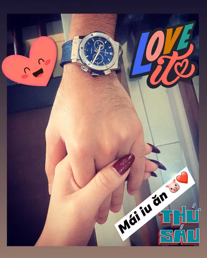 Huyền Tô từng đăng tải hình ảnh nắm tay và người hâm mộ khẳng định bàn tay này chính là của "hoàng tử bánh gấu" Đức Huy. Nhìn chiếc đồng hồ và cánh tay lông lá từng bị nhiều đồng đội anh trêu đùa là nhận ra ngay.