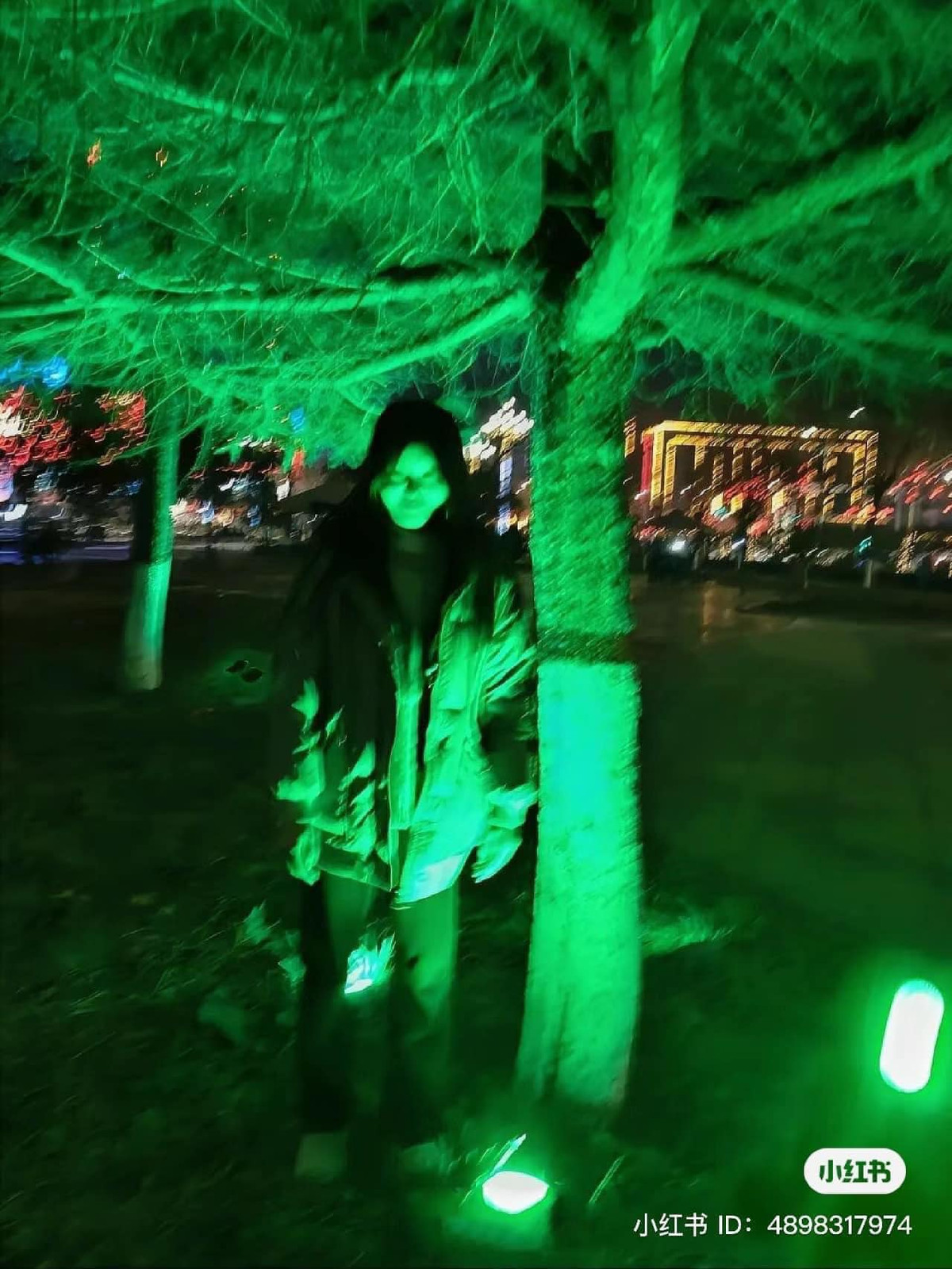 Giống y như "u hồn thiện nữ".