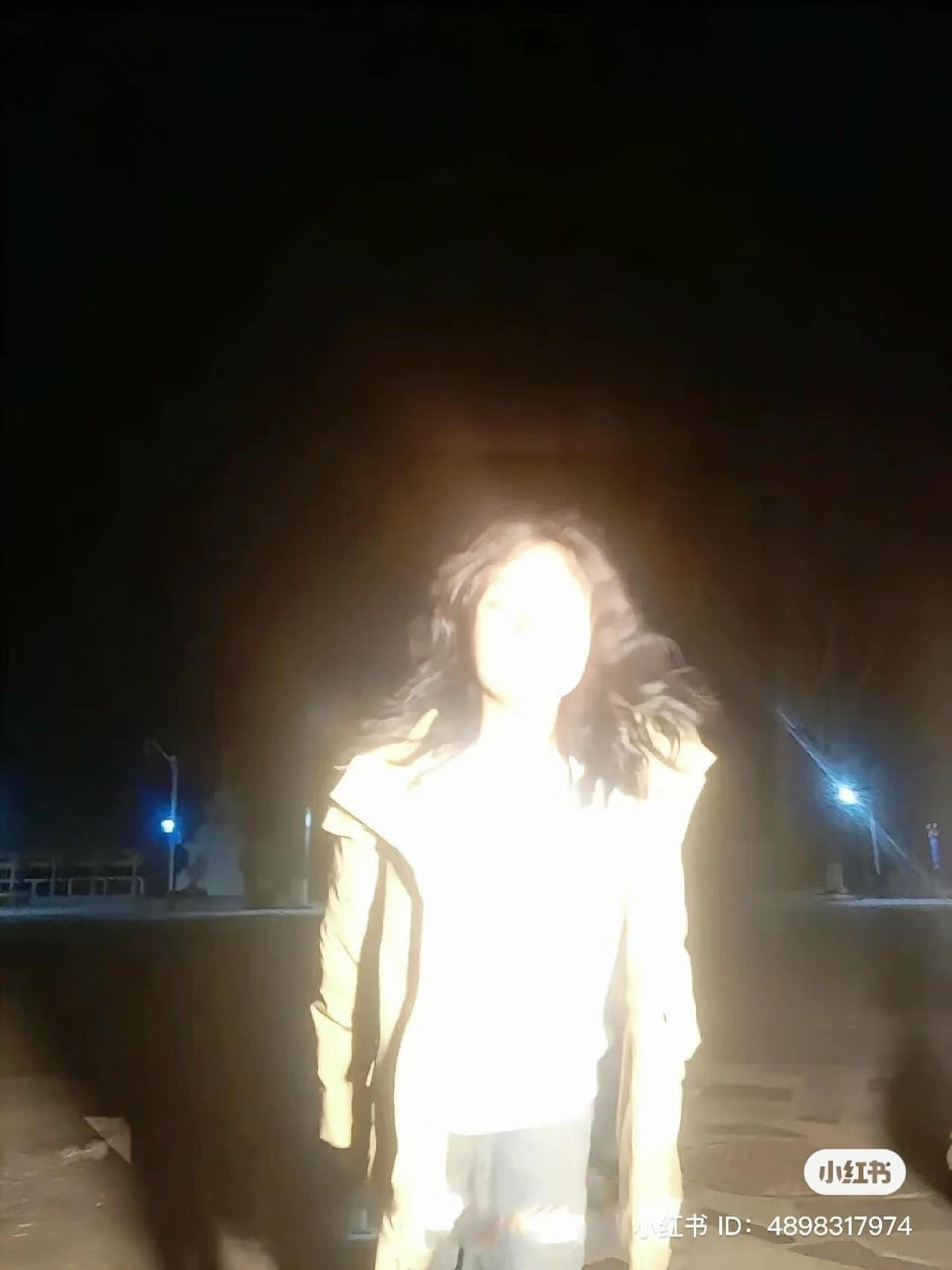 Đánh sáng này hơi quá tay rồi.