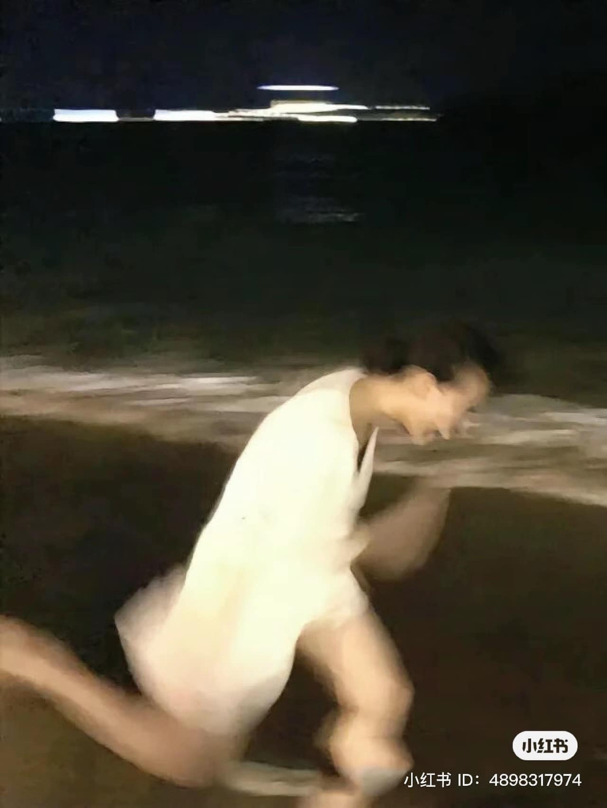 Mỹ nữ bên bờ biển...