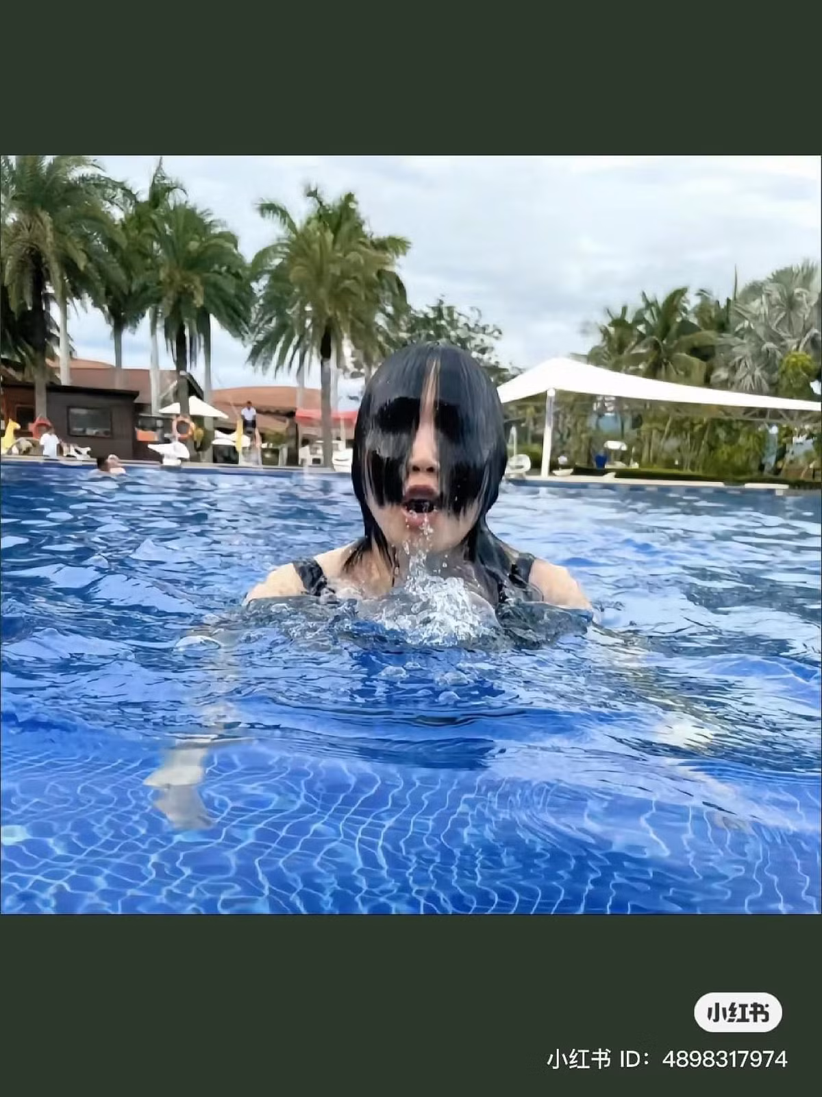 Chụp ảnh hồ bơi người ta thì bắt được khoảnh khắc quyến rũ, gợi cảm, còn nhìn kết quả này thì...không còn lời nào để nói.