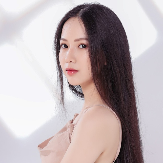 Phương Quỳnh hiện là sinh viên ngành Kinh doanh quốc tế của Đại học Tài chính - Marketing (TP.HCM). Trên trang cá nhân, cô gái sinh năm 2000 chia sẻ thông tin đi thi nhan sắc và nhận được lời chúc mừng từ bạn bè, người thân.