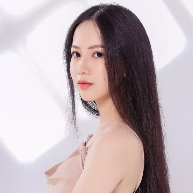 Phương Quỳnh hiện là sinh viên ngành Kinh doanh quốc tế của Đại học Tài chính - Marketing (TP.HCM). Trên trang cá nhân, cô gái sinh năm 2000 chia sẻ thông tin đi thi nhan sắc và nhận được lời chúc mừng từ bạn bè, người thân.