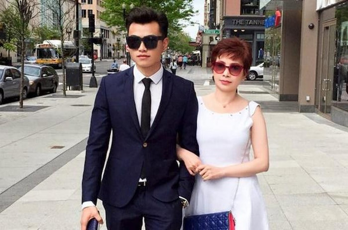 Được biết, hotboy sinh năm 1990 có thời gian dài du học tại Mỹ và từng có thời gian làm việc tại California trước khi về Việt Nam để tiếp tục công việc kinh doanh của gia đình. Cuộc sống của Thế Anh luôn nhận được sự quan tâm đặc biệt của cư dân mạng. Ngoài đời tư sang chảnh và những món hàng hiệu đắt đỏ, anh chàng còn gây chú ý khi vướng tin đồn hẹn hò với loạt người đẹp như: Lưu Đê Ly, Á hậu Tú Anh, Huyền My và gần đây nhất là Hoa hậu Tiểu Vy.