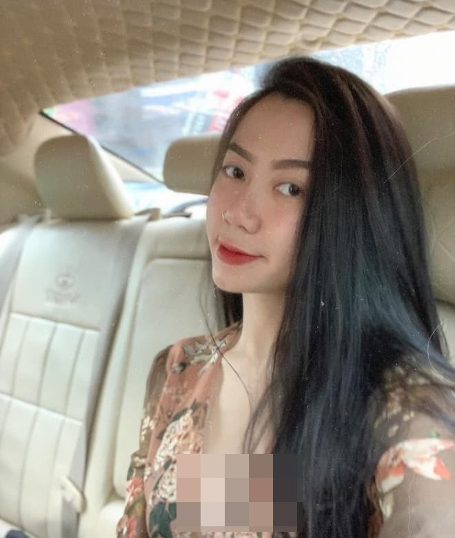 Cũng như Ashley Thảo Đinh, hot girl nổi tiếng trên Instagram khác là Cococheoli (tên thật Phương Anh) cùng bị tố không trả tiền thừa cho khách.