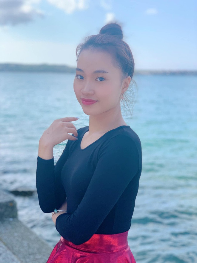 Sau nhiều năm theo đuổi môn nhảy múa, Nhã Uyên giờ là giáo viên kiêm biên đạo múa tài năng của Trung tâm đào tạo vũ đạo do Khánh Thi làm chủ.