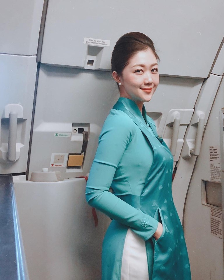 Nữ tiếp viên xinh đẹp sinh ra trong một gia đình có truyền thống với ngành kiến trúc, cô có một anh trai làm kiến trúc sư, bố mẹ trước đây đều làm việc ở Viện Thiết kế.