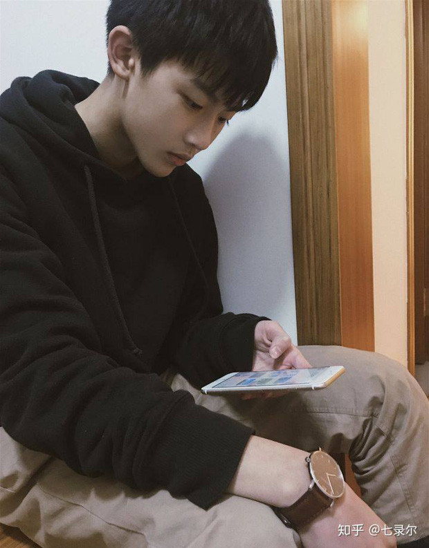 Góc nghiêng thần thánh của mỹ nam học cấp 2 khiến bất kỳ cô gái nào cũng đổ gục.