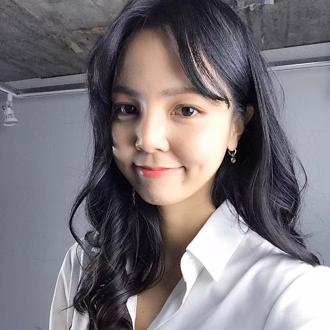 Với gương mặt thon gọn, thân hình nuột nà và cơ thể săn chắc, cô nàng được dân mạng mệnh danh là "Nữ hoàng giảm cân".