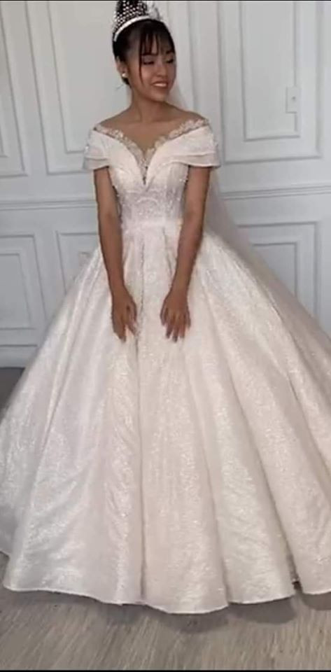 Mặc dù biết rằng đây là điều khó tránh khỏi khi chụp ảnh không đủ ánh sáng, thế nhưng dân mạng vẫn không thể chấp nhận nổi nhan sắc thật sự này.