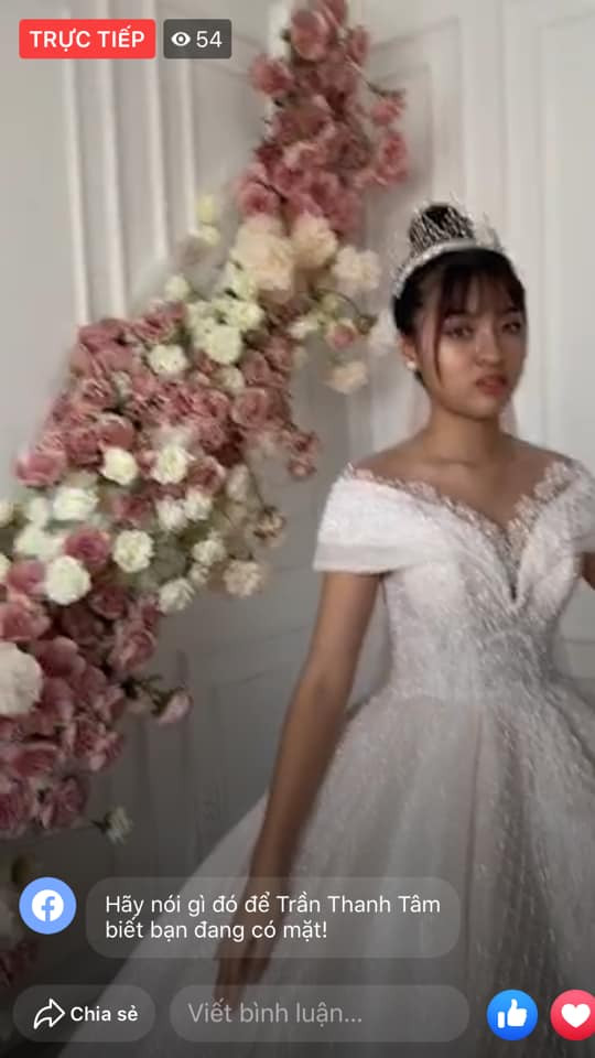 Đây không phải là lần đầu Thanh Tâm bị bóc mẽ nhan sắc trên mạng và ngoài đời thực khác xa hoàn toàn, vậy nên khi những gì thật nhất bị bày ra thì nhiều người coi đó là chuyện thường tình, không có gì xa lạ.