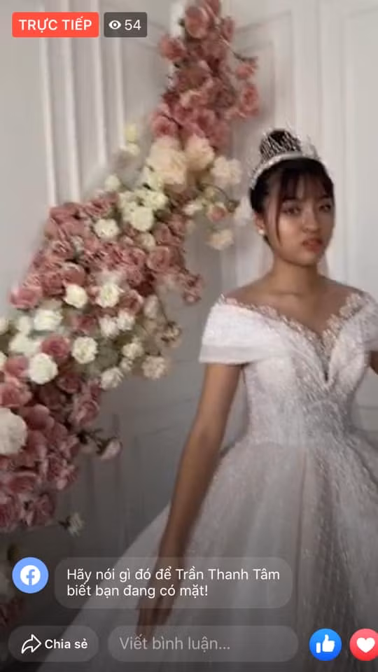 Đây không phải là lần đầu Thanh Tâm bị bóc mẽ nhan sắc trên mạng và ngoài đời thực khác xa hoàn toàn, vậy nên khi những gì thật nhất bị bày ra thì nhiều người coi đó là chuyện thường tình, không có gì xa lạ.