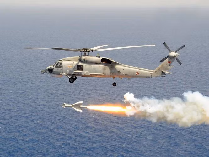 Theo thông báo, “một thỏa thuận bổ sung trị giá 904,8 triệu đô đã được ký với Lockheed Martin cùng với hợp đồng đã ký kết trước đó. Dự kiến sẽ giao 3 máy bay trực thăng MH-60R Seahawk cho Hải quân Mỹ và 21 máy bay MH-60R cho Chính phủ Ấn Độ”.