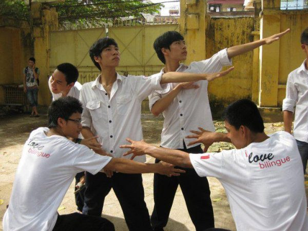 Sau khi clip đầu tiên có tên "Cậu Vàng" ra mắt nhận được sự ủng hộ của cộng đồng mạng và trở thành trend cực hot, anh em Trung Anh và Việt Anh cho biết cả 2 rất vui và đã bỏ thời gian đọc toàn bộ bình luận của mọi người (khoảng 10 nghìn lượt bình luận) vào thời điểm đó.