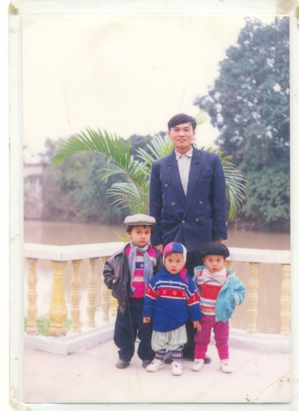 Thời gian gần đây, cái tên 1977 Vlog đã quá quen thuộc với cộng đồng mạng bởi những clip chế các tác phẩm văn học. Lấy nội dung có sẵn, chế thêm lời thoại hài hước, cảnh quay đơn giản các clip của nhóm 1977 được đón nhận nhiệt tình.