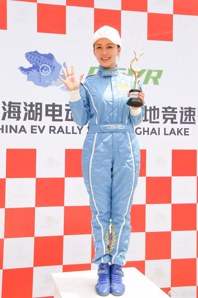 Sau 20 năm chơi bi-a chuyên nghiệp giành được vô số giải thưởng, cô đã có khối tài sản "khổng lồ", nhưng cô vẫn chưa muốn dừng lại. Trong thời gian gần đây, người đẹp bi-a muốn đầu tư thời gian cho môn đua xe, bên cạnh đó cô thường xuyên làm những món ăn, đồ uống ngon do chính cô làm để chia sẻ trên trang cá nhân.