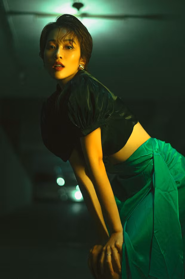 Mặc dù sở hữu vòng 1 chưa thực sự đẹp, nhưng Khả Ngân vẫn rất tự tin và để lộ nó không chút ngần ngại.