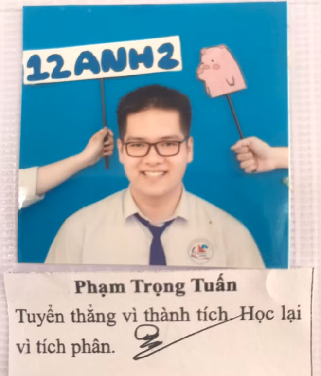 Phạm Trọng Tuấn đạt giải 3 tiếng Anh trong kỳ thi học sinh giỏi quốc gia nên được tuyển thẳng đại học. Nam sinh sẽ lựa chọn theo học tại Đại học Ngoại thương Hà Nội. Dù có thành tích học tập nổi bật, môn học "ám ảnh" Trọng Tuấn cũng như nhiều bạn bè khác là Toán.