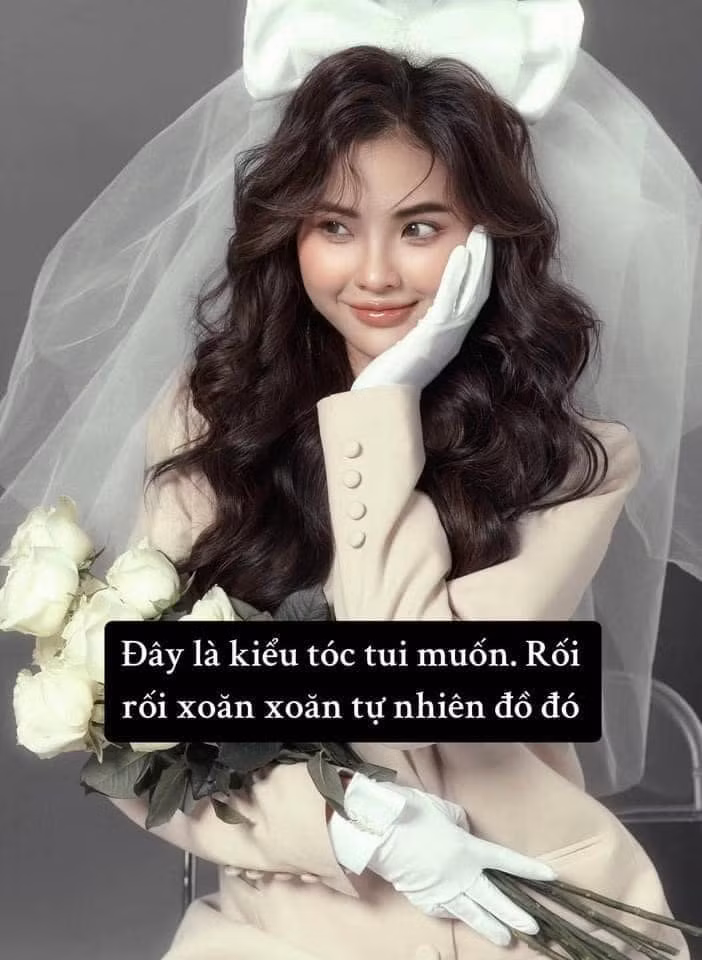 Đây là kiểu tóc mà cô dâu mong muốn, kiểu tóc có phần sóng xoăn rối mang hơi hướng Hàn Quốc.