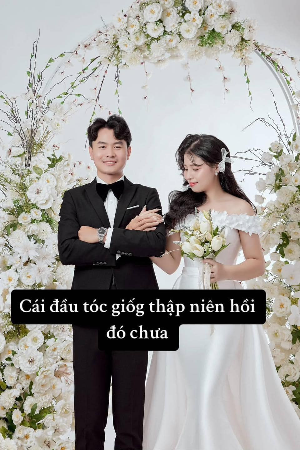 Cô dâu cho rằng kiểu tóc này khá giống thập niên hồi đó, chứ không hề giống kiểu tóc hiện đại, mang nét Hàn Quốc mà cô muốn.