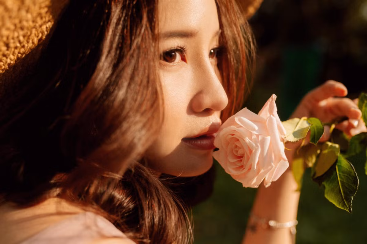 "Đẹp như thần tiên tỷ tỷ ấy Nhã ơi", "Kiểu concept nào chị ấy cũng hợp ấy", là những bình luận của dân mạng dành cho nhan sắc của Kim Nhã.