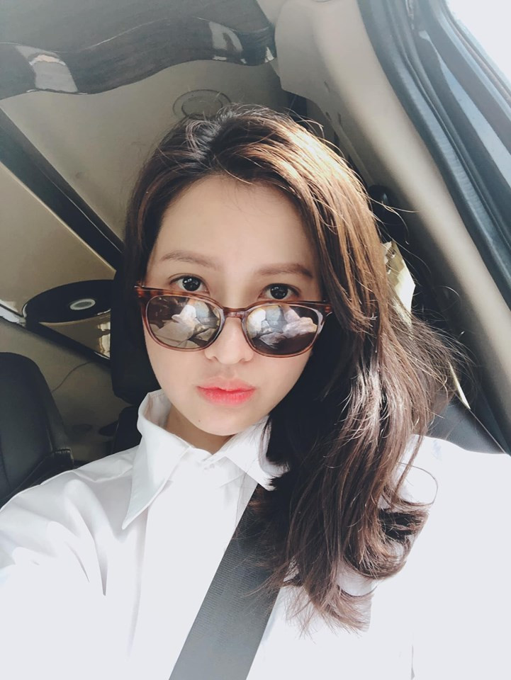 VJ Kim Nhã được nhiều người yêu mến bởi nhan sắc xinh đẹp, nụ cười tươi và thân thiện.