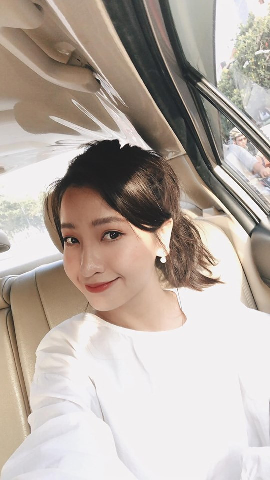 "Chị có lầy thế nào thì vẫn xinh chị ơi", "Có cần phải giữ kẽ gì đâu vẫn xinh như chị hàng xóm ấy", là những lời khen của dân mạng dành cho Kim Nhã.