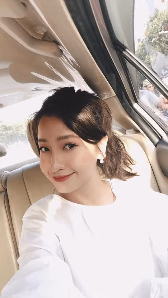 "Chị có lầy thế nào thì vẫn xinh chị ơi", "Có cần phải giữ kẽ gì đâu vẫn xinh như chị hàng xóm ấy", là những lời khen của dân mạng dành cho Kim Nhã.