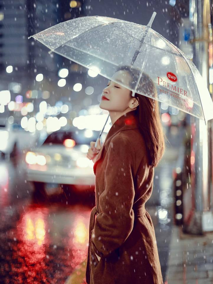 Ngoài ra, Kim Nhã cũng thường đăng tải những bức ảnh "khoe" góc nghiêng thần thánh, lộ vẻ sắc sảo hơn so với góc mặt chính diện.