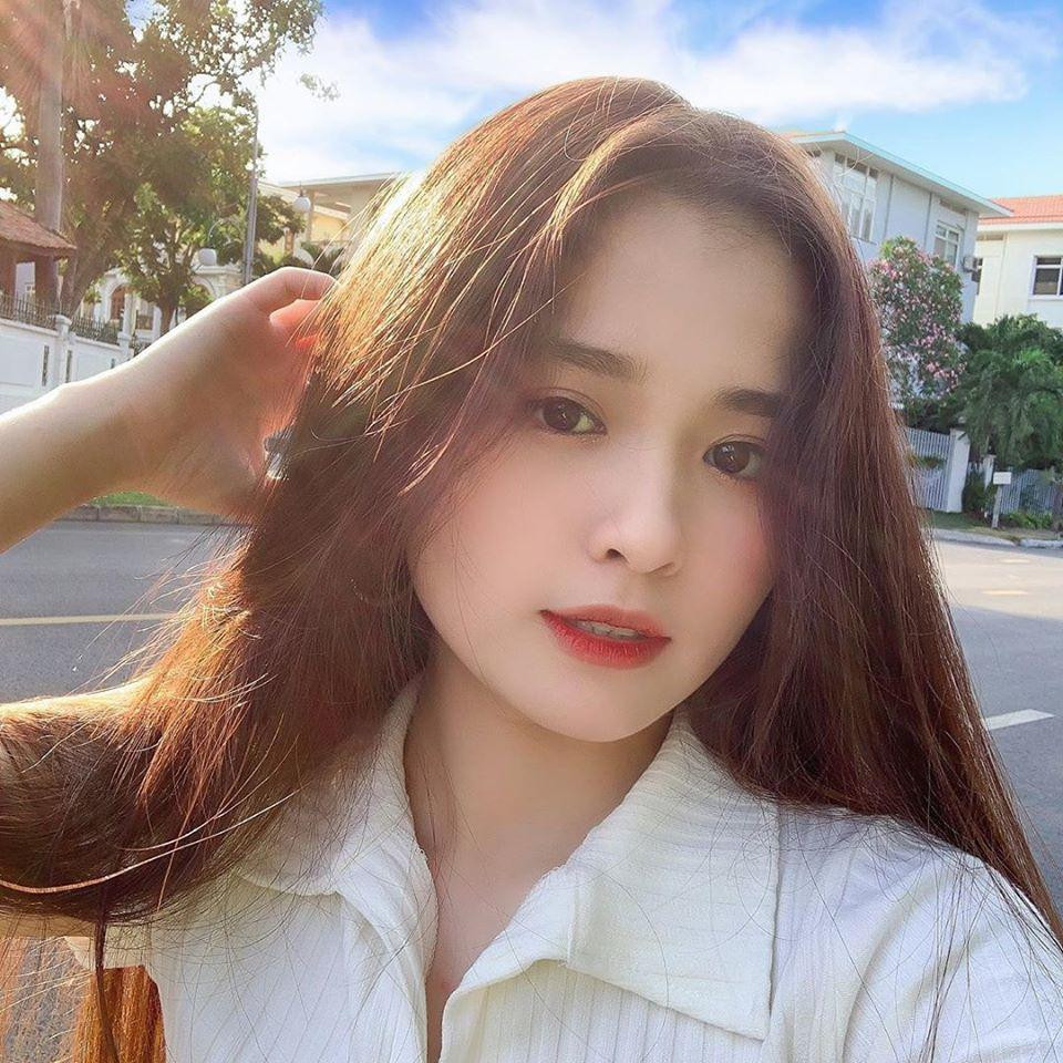 Hiện tại, Anh Thư chỉ thi thoảng nhận làm mẫu chụp quảng cáo, còn phần lớn thời gian cô nàng tập trung hoàn thành tốt nhiệm vụ học tập để có thể đỗ được vào ngôi trường đại học mà mình yêu thích.