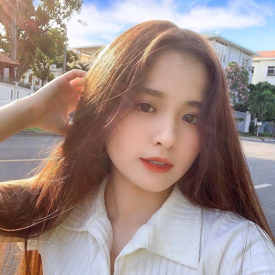 Hiện tại, Anh Thư chỉ thi thoảng nhận làm mẫu chụp quảng cáo, còn phần lớn thời gian cô nàng tập trung hoàn thành tốt nhiệm vụ học tập để có thể đỗ được vào ngôi trường đại học mà mình yêu thích.