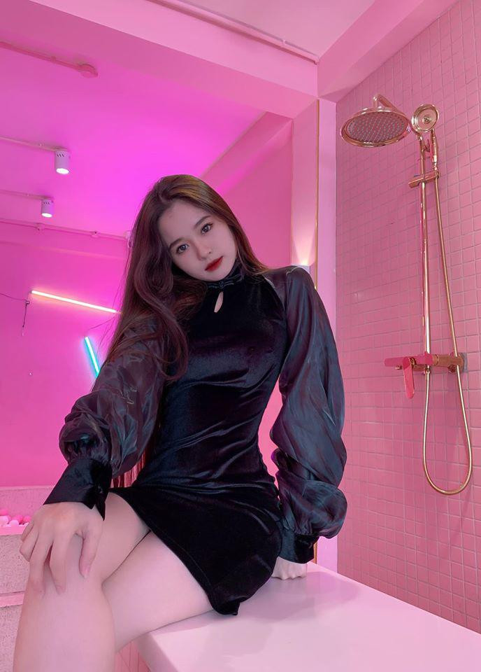 Với ngoại hình xinh đẹp, thu hút nên dù không còn tham gia hoạt động diễn xuất, Anh Thư vẫn sở hữu lượng lớn người follow lên đến hơn 44.000 lượt trên trang facebook cá nhân, mỗi bức ảnh đăng tải đều nhận được hàng nghìn lượt quan tâm, yêu thích.