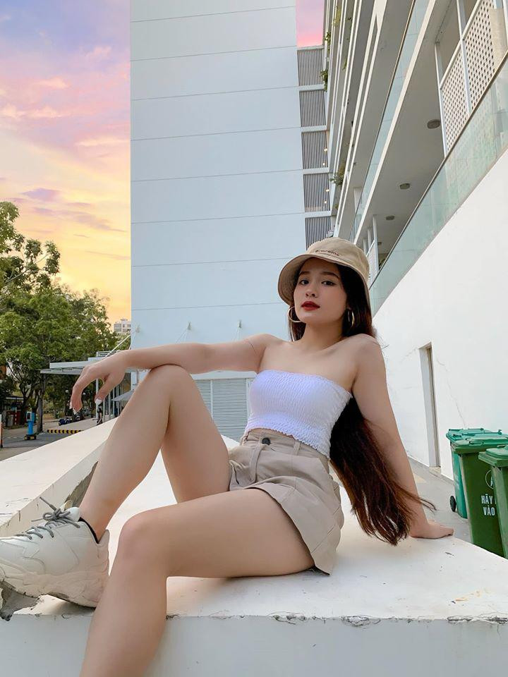 Phong cách thời trang gợi cảm và trẻ trung của Anh Thư