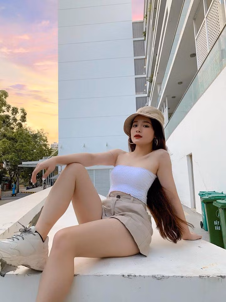 Phong cách thời trang gợi cảm và trẻ trung của Anh Thư