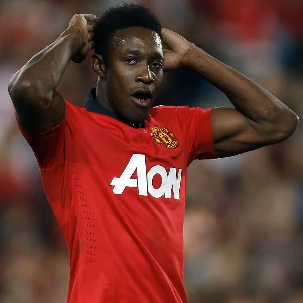 Mùa giải 2011-2012, anh ghi được 12 bàn trong 39 trận cho Quỷ Đỏ, nhưng ở mùa giải tiếp theo, Sir Alex quyết định bỏ qua khả năng dứt điểm của Welbeck để chuyển anh đá vị trí tiền vệ chạy cánh, một phần anh không thể cạnh tranh với Rooney và Van Persie tại thời điểm đó, chưa kể luôn có một siêu dự bị là Chicharito luôn sẵn sàng bùng nổ mỗi khi được vào sân.