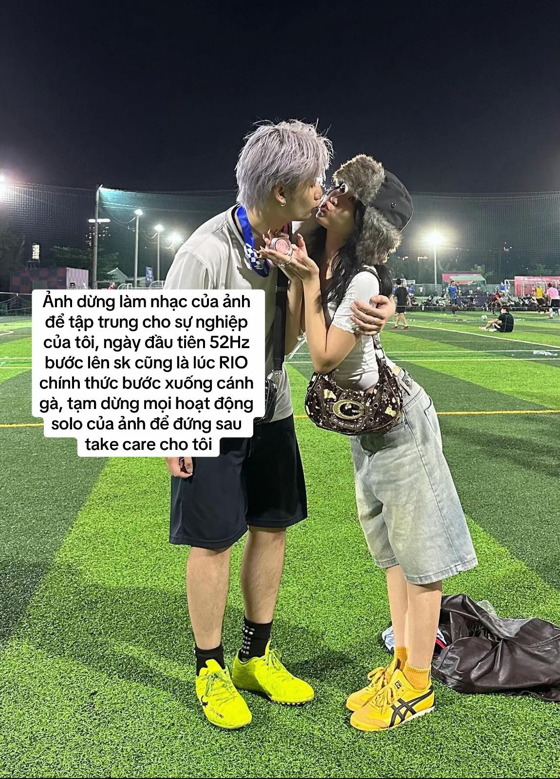 "Ảnh dừng làm nhạc của ảnh để tập trung cho sự nghiệp của tôi, ngày đầu tiên 52Hz bước lên sân khấu cũng là lúc RIO chính thức bước xuống cánh gà".