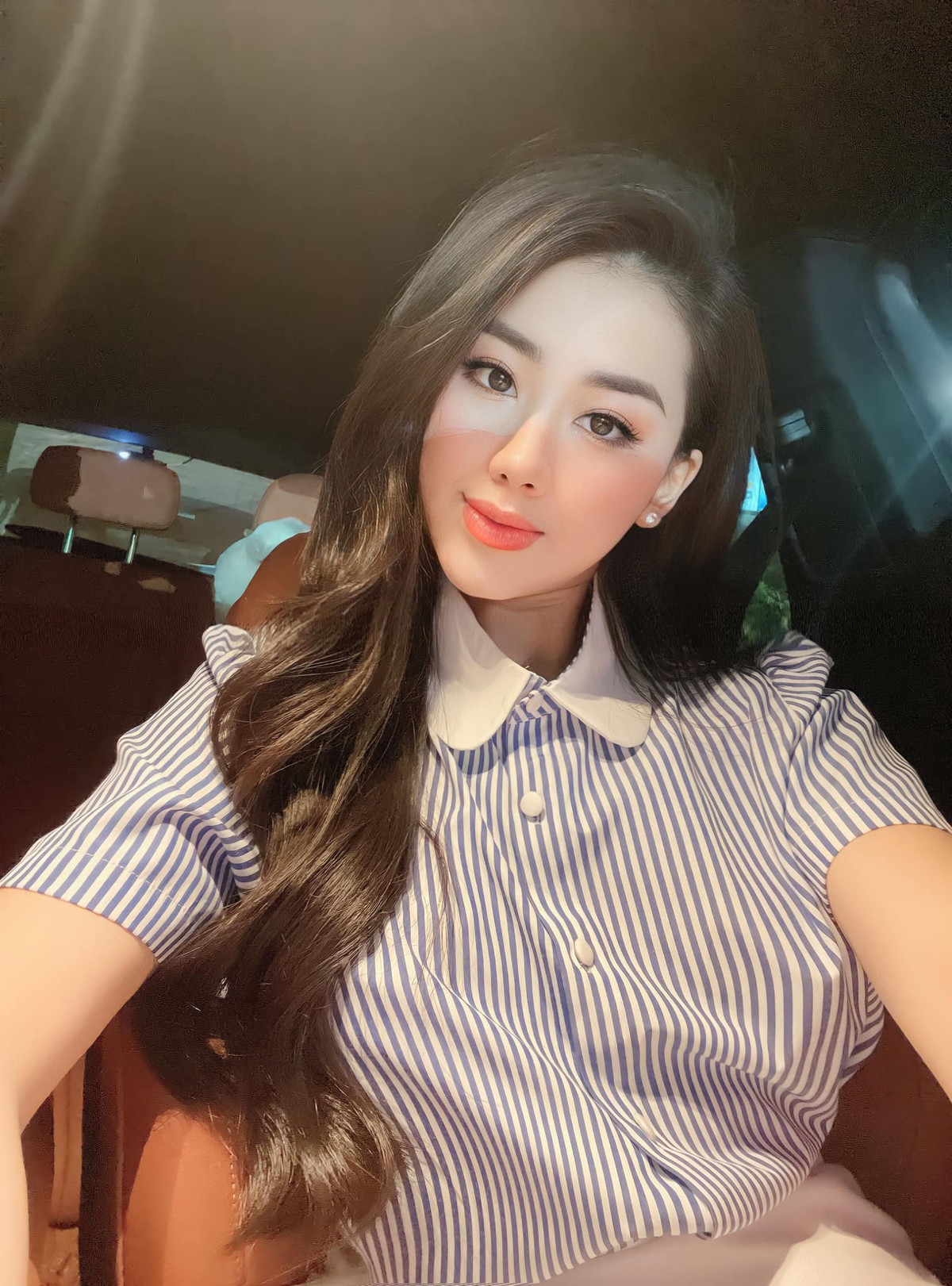 Trên trang cá nhân, ngoài chia sẻ công việc, cô nàng cũng thường đăng tải những khoảnh khắc trong cuộc sống, đi du lịch nhiều nơi.