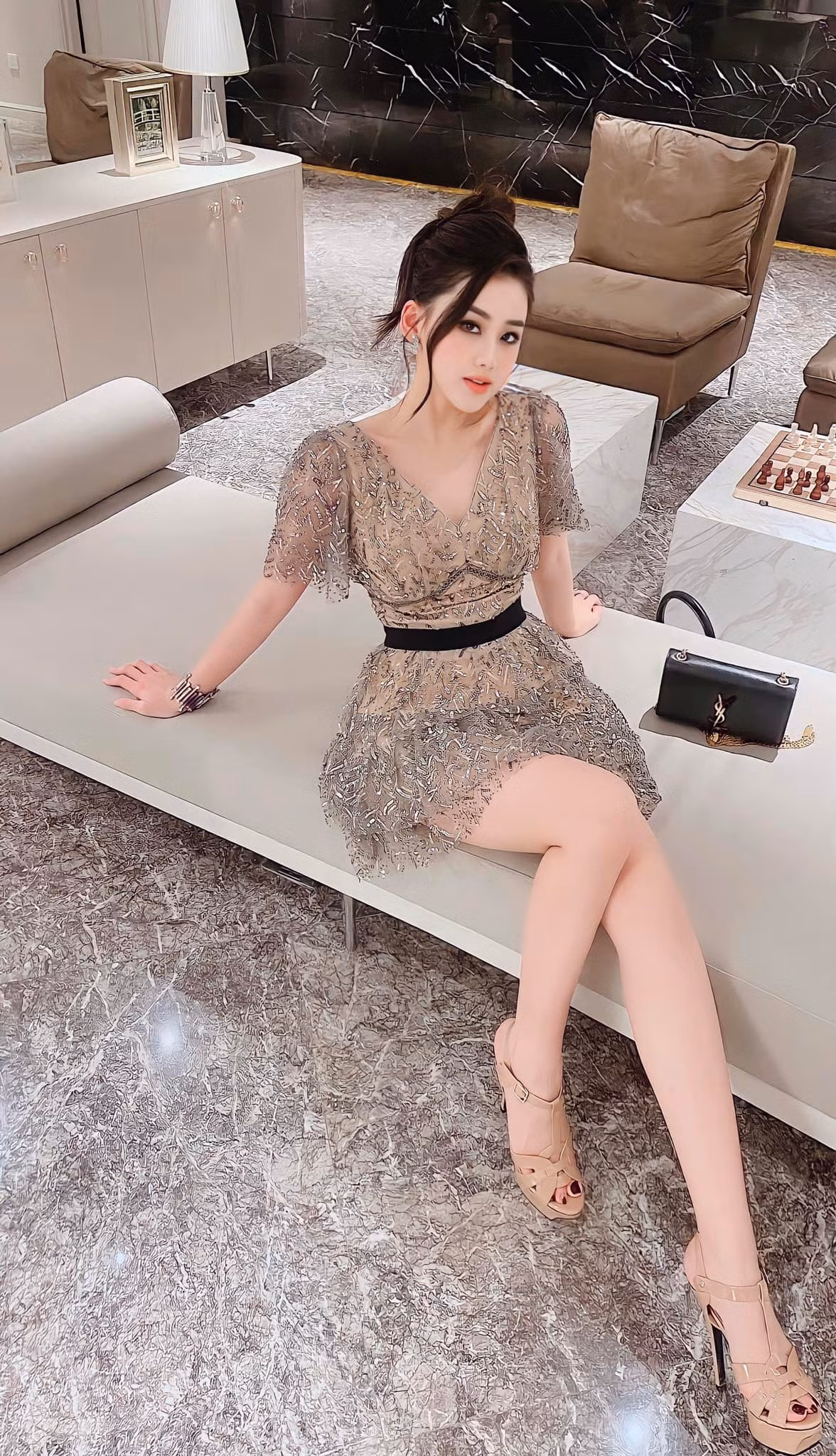 Cô nàng sở hữu thân hình nuột nà, gợi cảm. Để giữ được thân hình như vậy, nữ MC VTV rất chăm chỉ tập luyện giữ gìn vóc dáng.