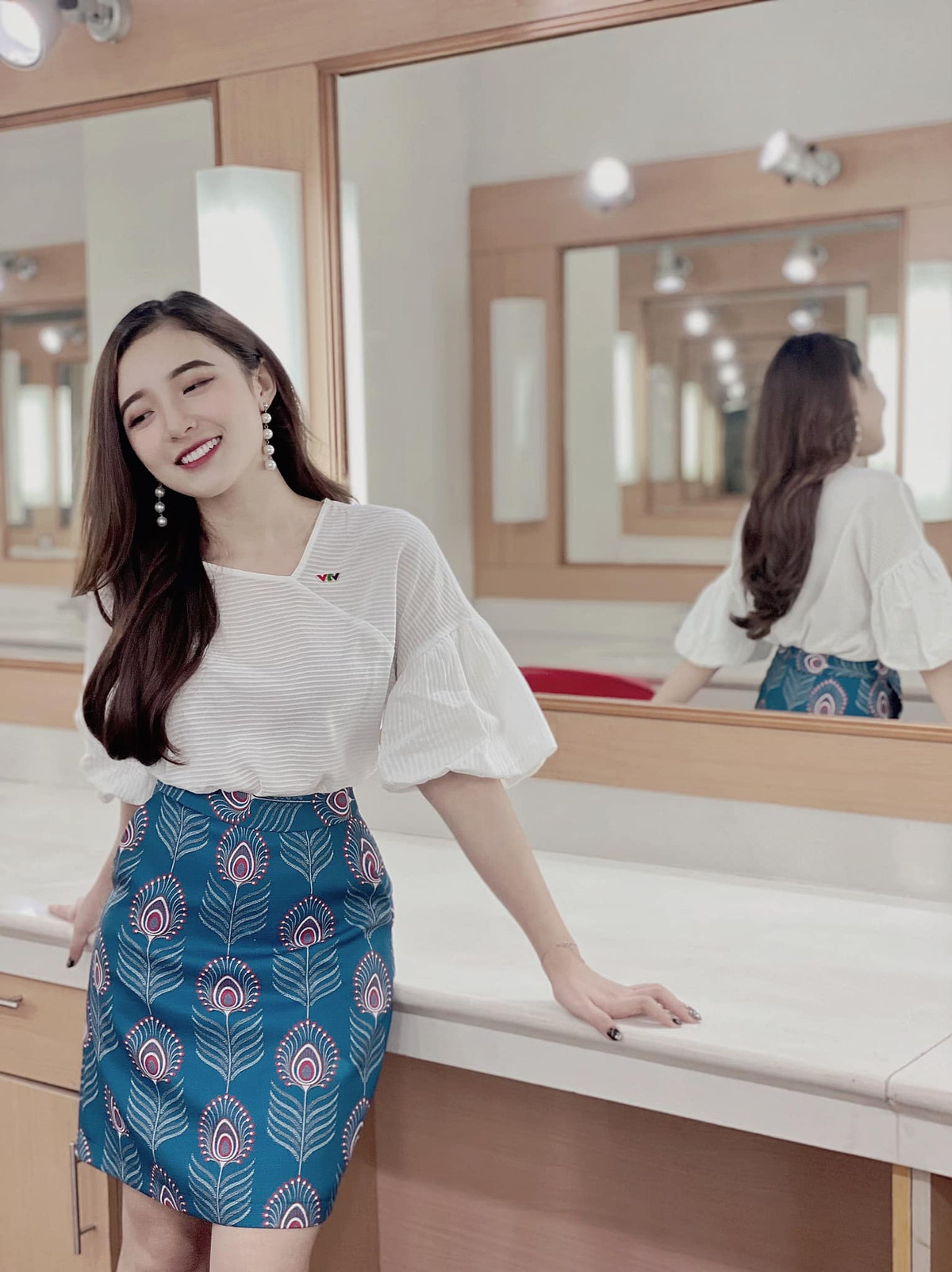 Xinh đẹp, tài năng nên cô thường xuyên nhận được lời mời làm MC sự kiện cho nhiều nhãn hàng, thương hiệu khác nhau.