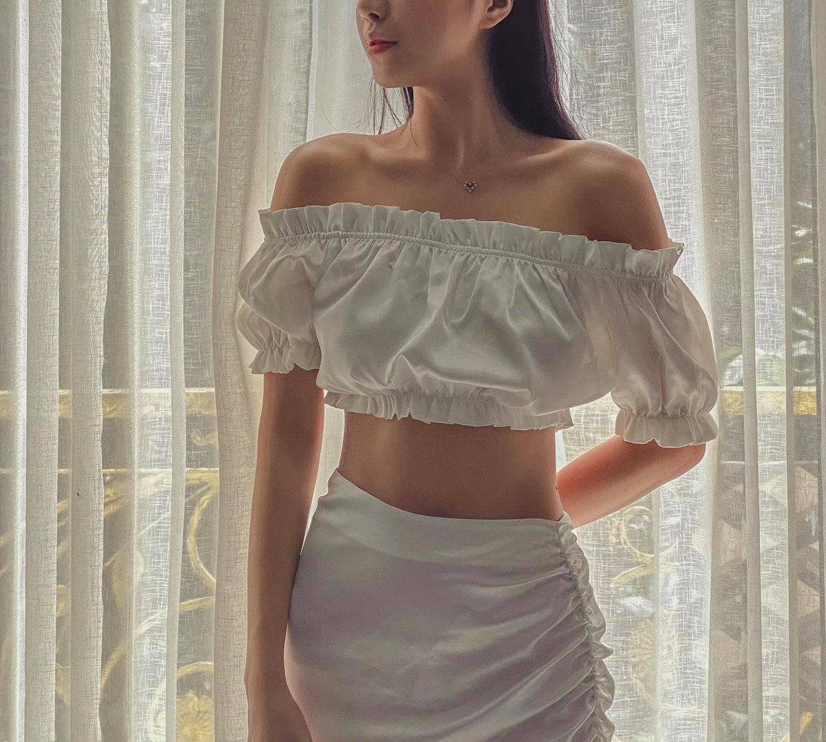 Sở hữu vóc dáng nóng bỏng, gương mặt xinh đẹp cùng làn da trắng muốt, trang cá nhân của Trang Anna thu hút một lượng người theo dõi lên đến gần 300.000 người