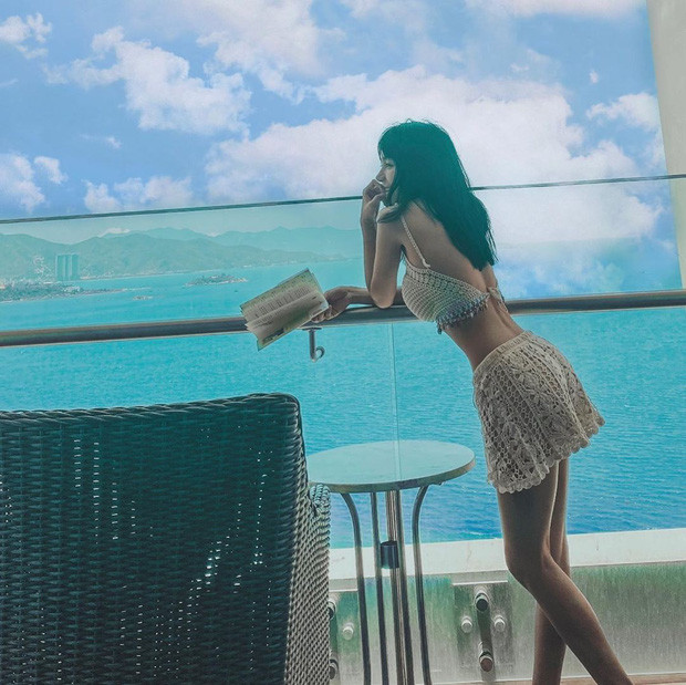 Tên tuổi của hot girl Hải Phòng nổi lên từ khi lọt top 10 một cuộc thi tìm ngôi sao mới vào năm 2014. Cô bạn cũng từng tham gia diễn xuất một số phim điện ảnh. Đặc biệt, Trang Anna còn xuất hiện trong chương trình The Look 2017.