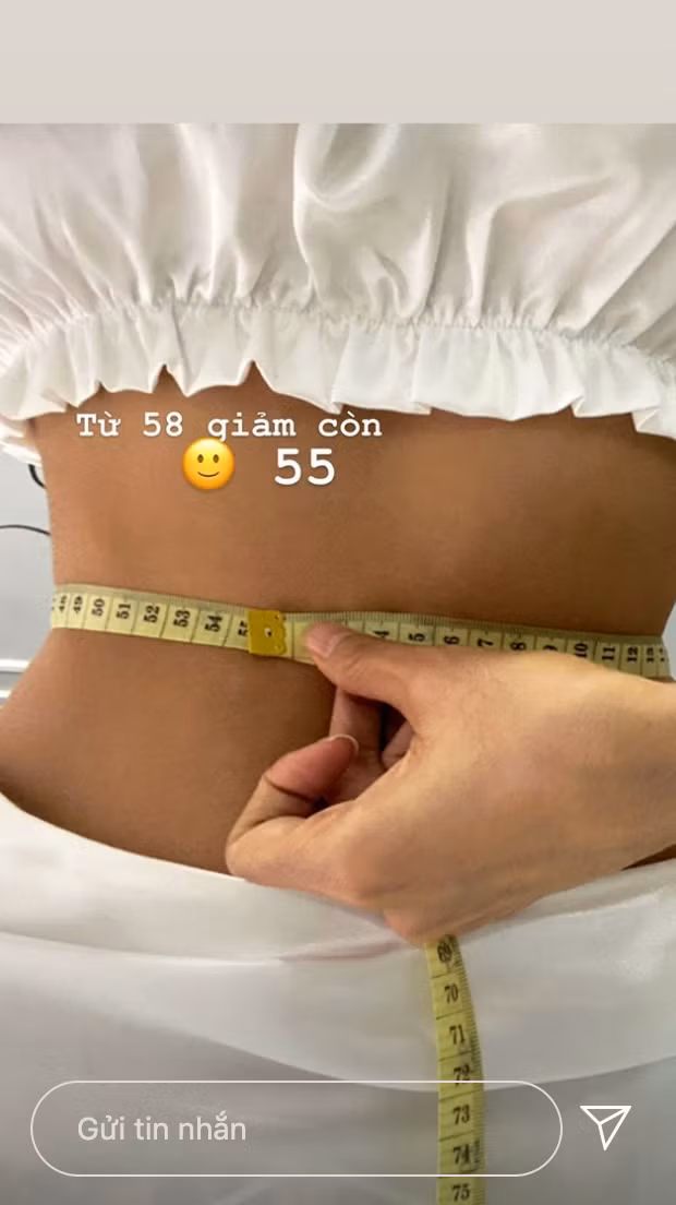 Mới đây, hot girl Trang Anna khiến rất nhiều người trầm trồ khi khoe vòng eo 55cm. Mặc dù trước đó cô nàng cũng có số eo rất lý tưởng là 58cm.