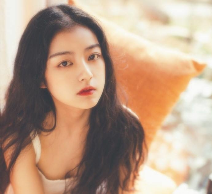 Thế nhưng, nếu Tử Dĩnh đẹp từ tấm bé thì câu chuyện hoàn toàn không khó hiểu đúng không nào!